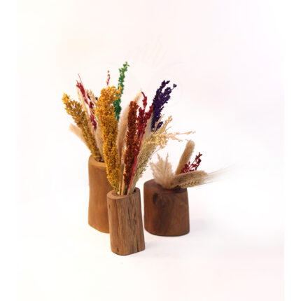 Natural Wooden Vases with Dried Flowers – A Warm Touch Inspired by Nature